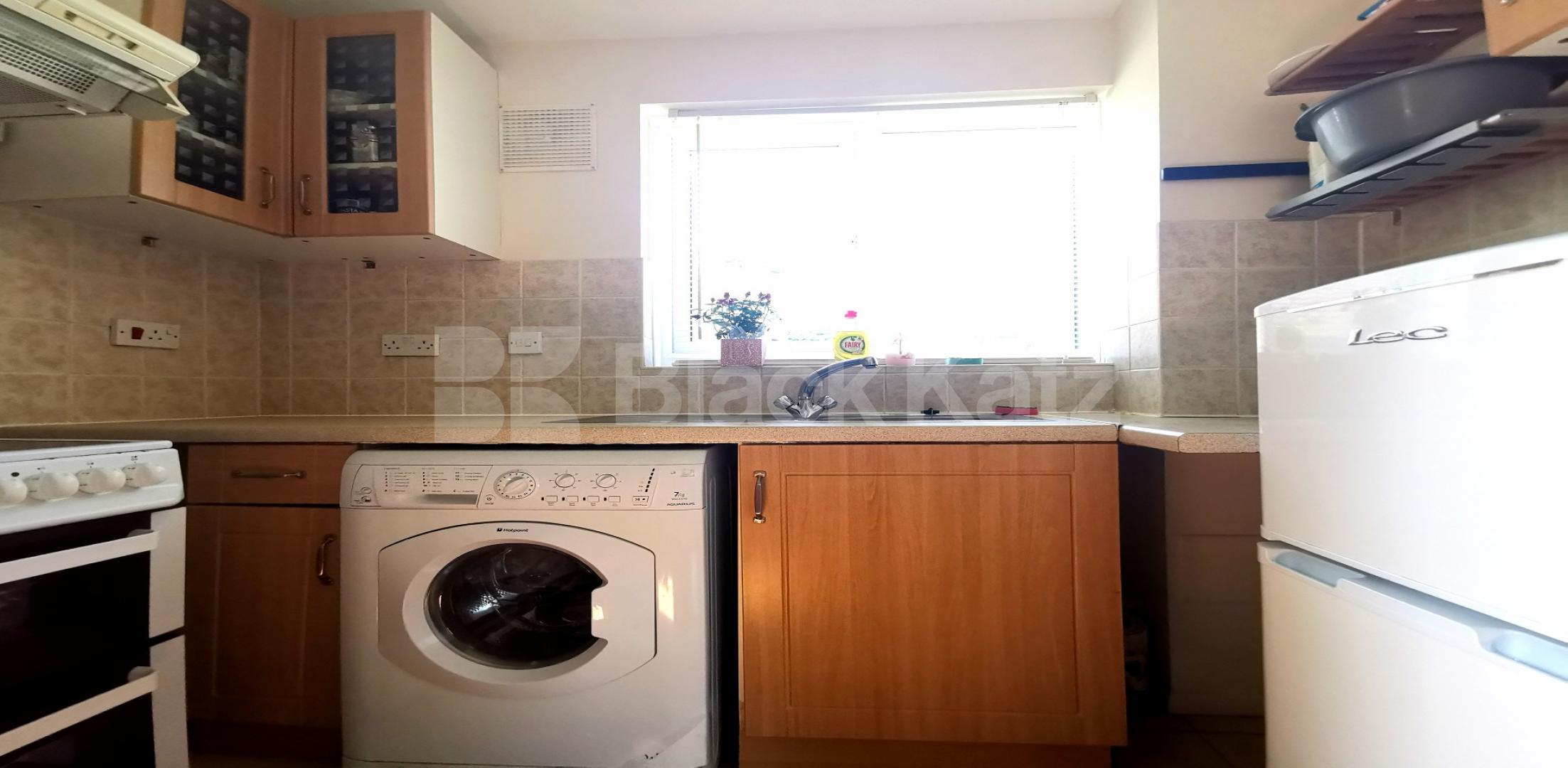 			UNDER OFFER , Studio Apartment, 1 bath, 1 reception Ground Floor Flat			 Bridge Meadows, Bermondsey